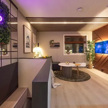 Nordic Nook - Modern Getaway Apartamento