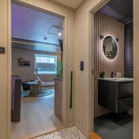Nordic Nook - Modern Getaway Apartamento